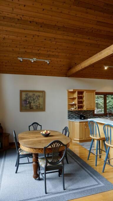 Chalet Style Cottage Near Shawnigan Lake Exteriér fotografie