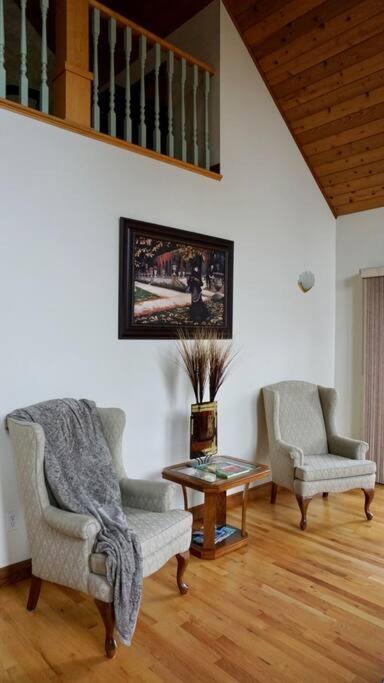 Chalet Style Cottage Near Shawnigan Lake Exteriér fotografie